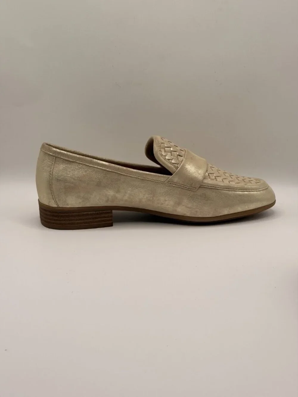 Gentle Souls Women Woven Gold Leather Loafer Sz 9